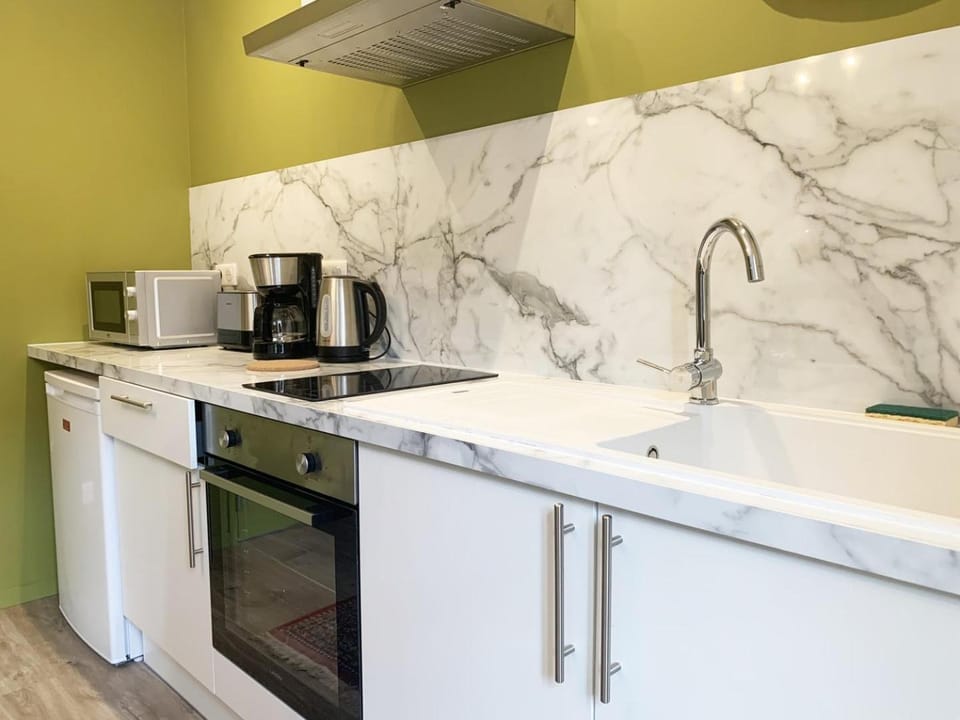 Klimt - Parking - Independent Entrance Apartment in Chartres