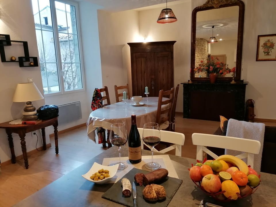 Seating area, Dining area