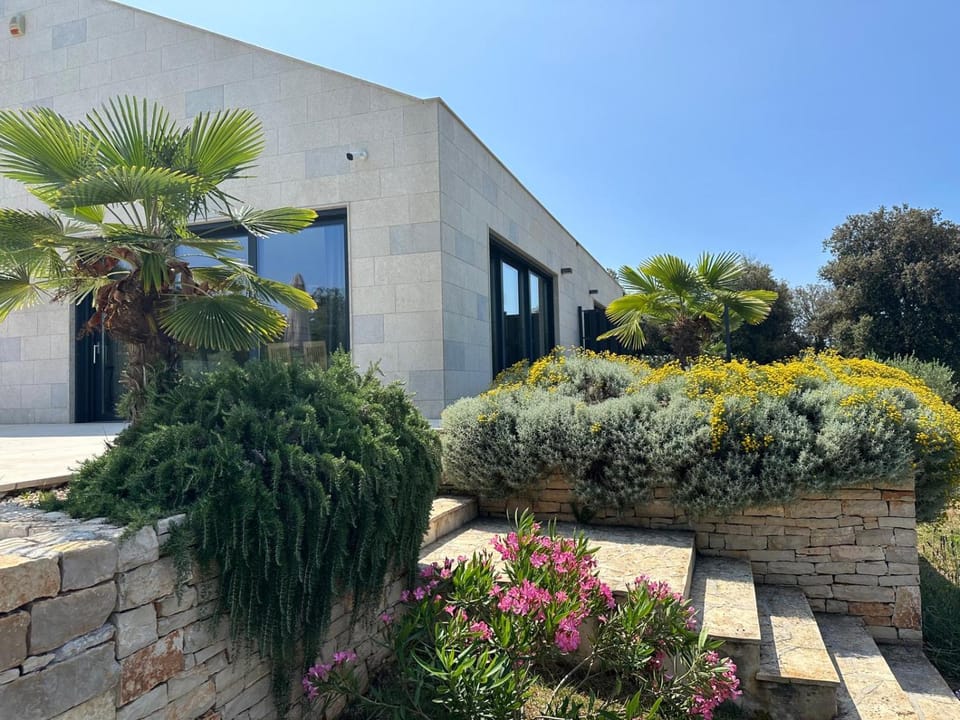 Property building, Garden