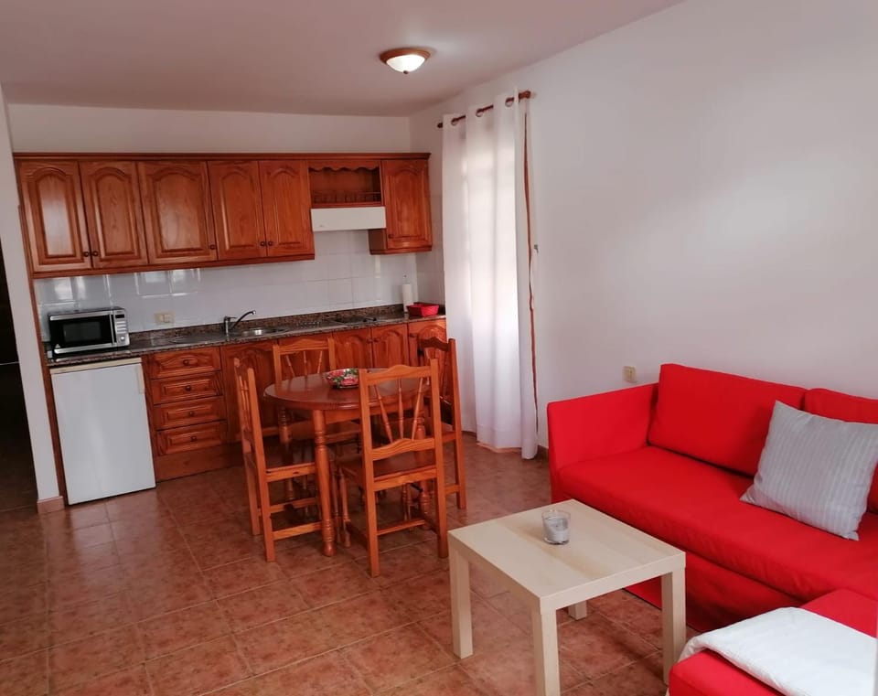 Kitchen or kitchenette, Living room, Dining area, Communal kitchen