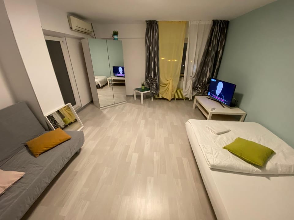 Communal lounge/ TV room, TV and multimedia, Living room, Photo of the whole room, Seating area
