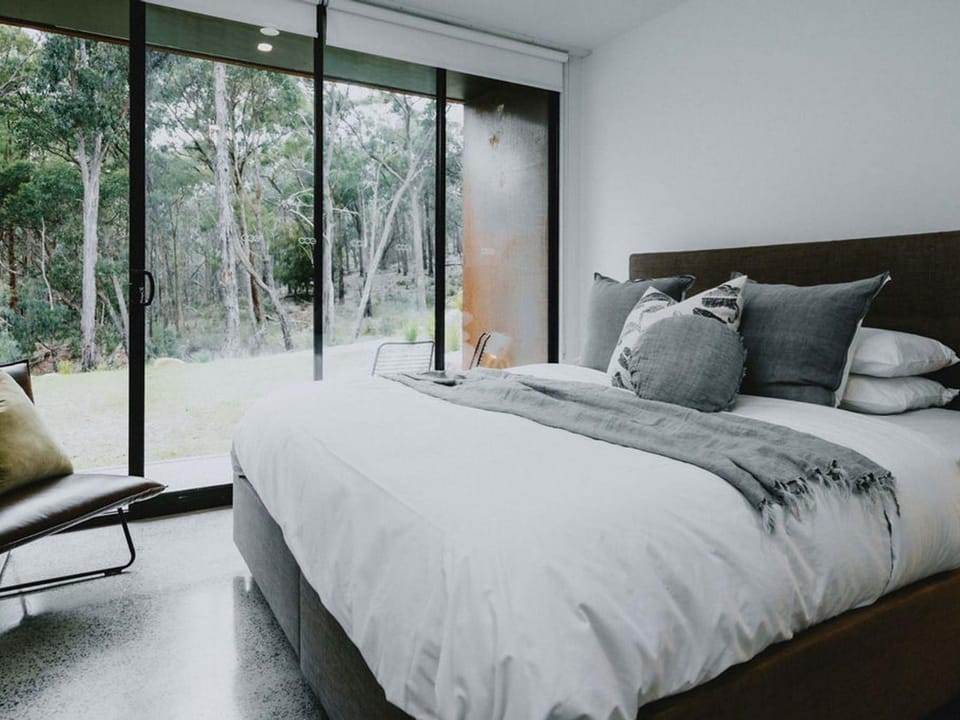 Lithic House -wood fire and bush views House in Daylesford