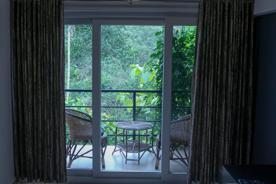 Patio, Garden, Balcony/Terrace, Seating area, Garden view, Mountain view, Inner courtyard view