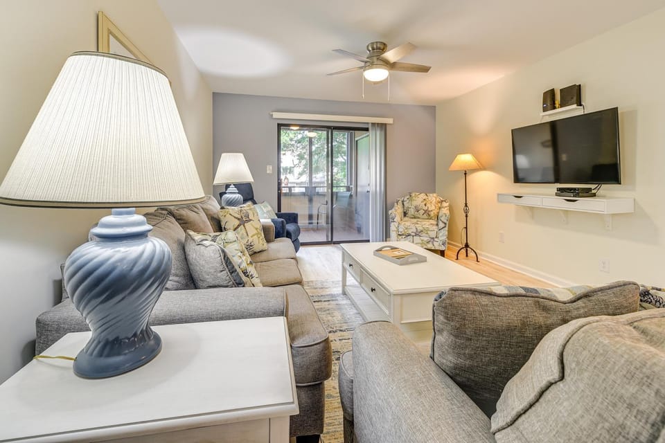Coastal Escape: Walk to Beach & Resort Pool House in South Carolina