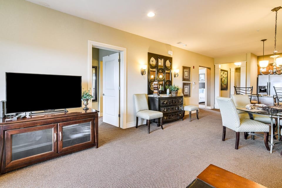 Branson Condo w/ Pool Access & Views, 3 Mi Dtwn! House in Branson
