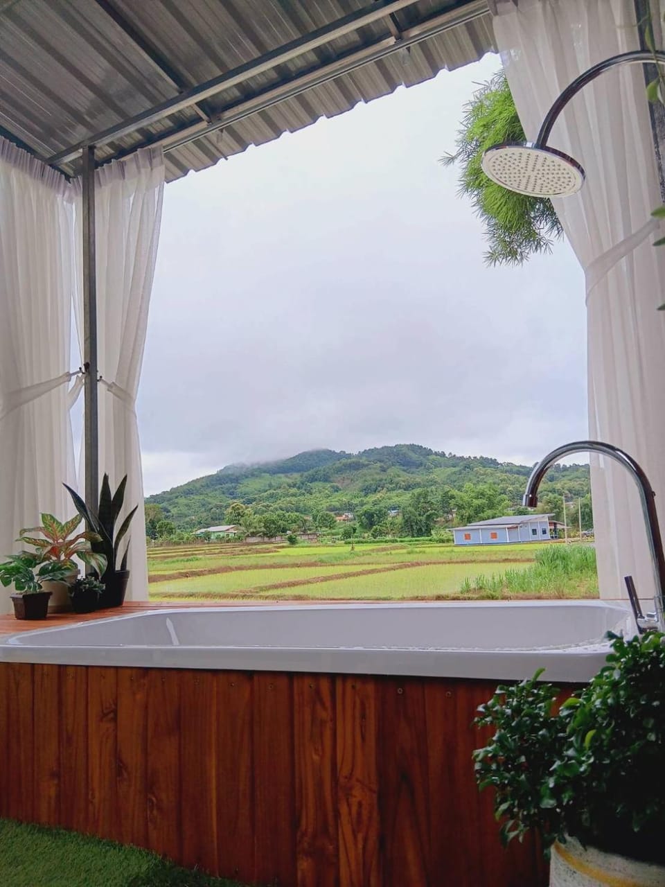 Day, View (from property/room), Mountain view