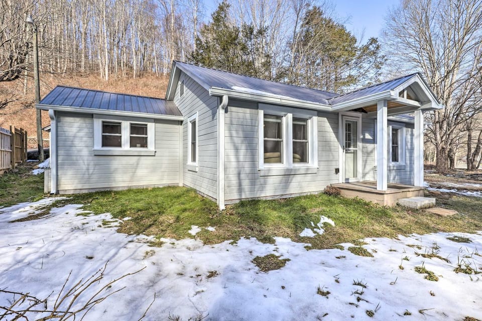 Quaint Appalachian Getaway ~ 2 Mi to Boone! House in Watauga