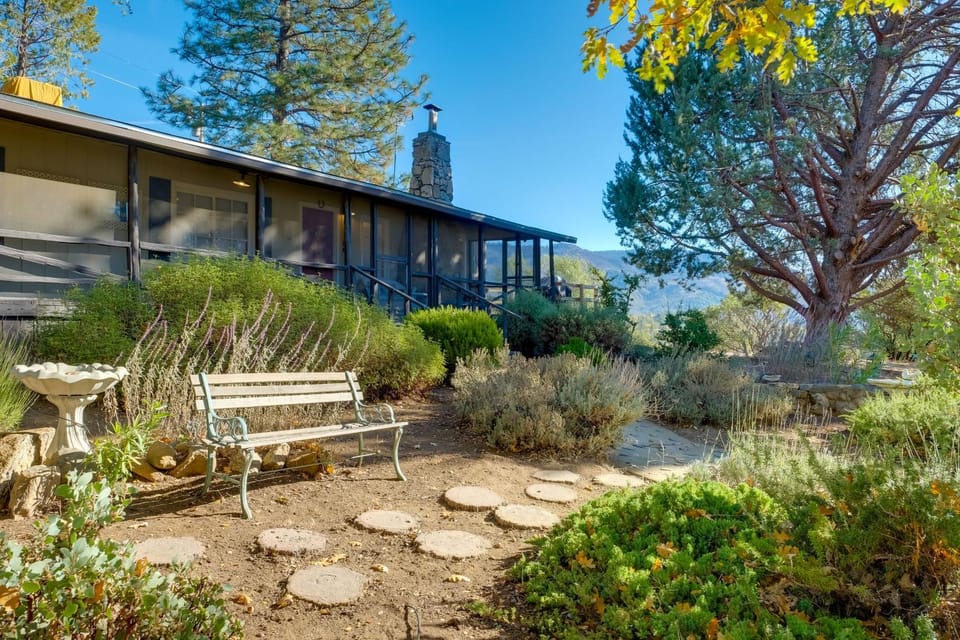 Secluded Mountain Hideaway < 8 Miles to Bass Lake! House in Sierra Nevada