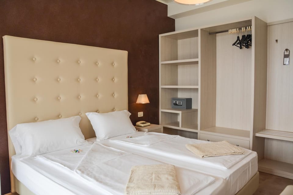 HOTEL ASTOR Apartment in Limone Sul Garda