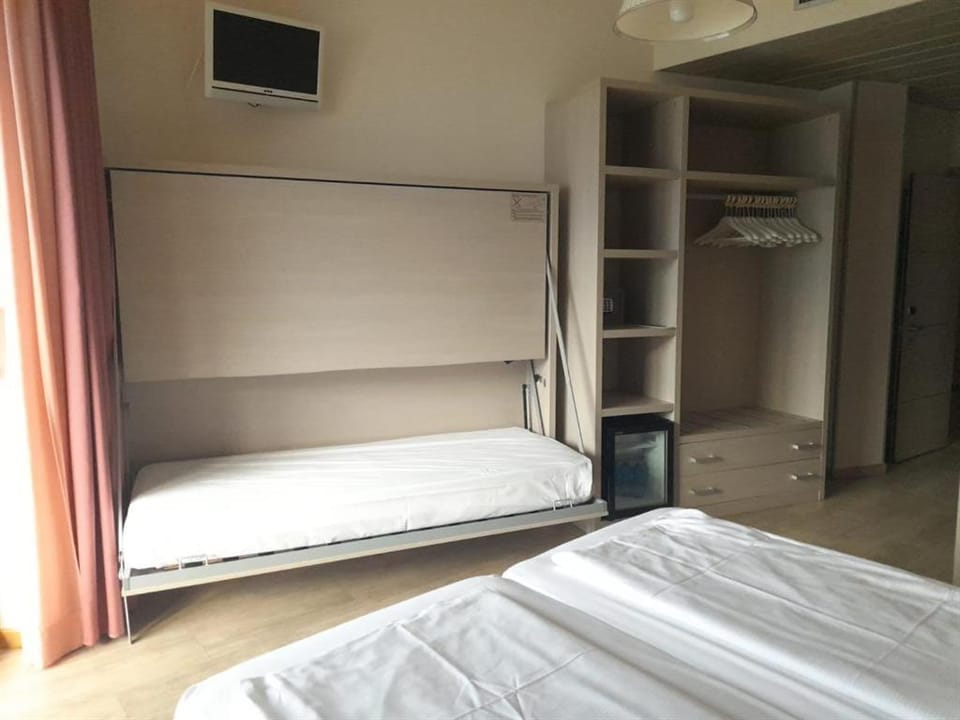 HOTEL ASTOR Apartment in Limone Sul Garda