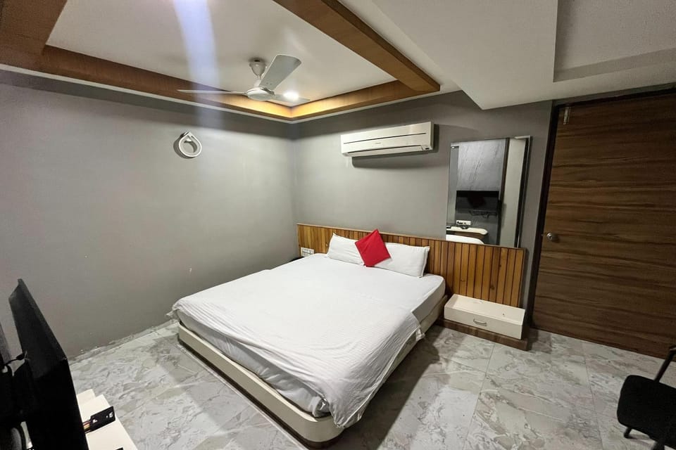 Bedroom, air conditioner