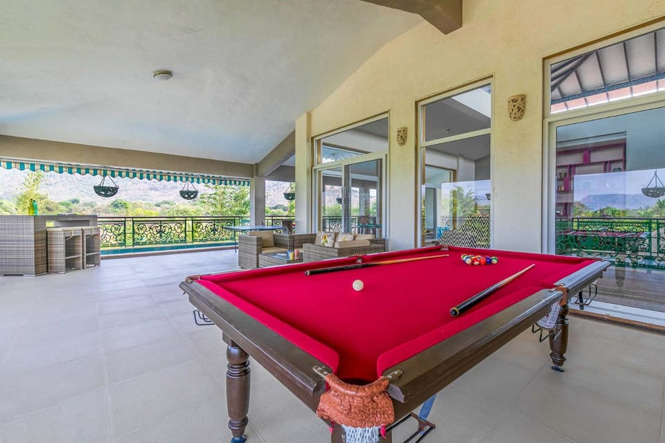 Billiard, Game Room