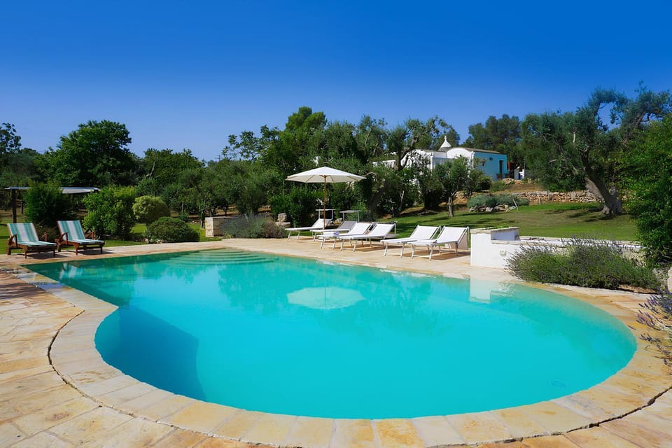 Swimming pool, sunbed