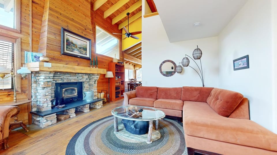 Rainbow Villas #1 condo Apartment in Mammoth Lakes
