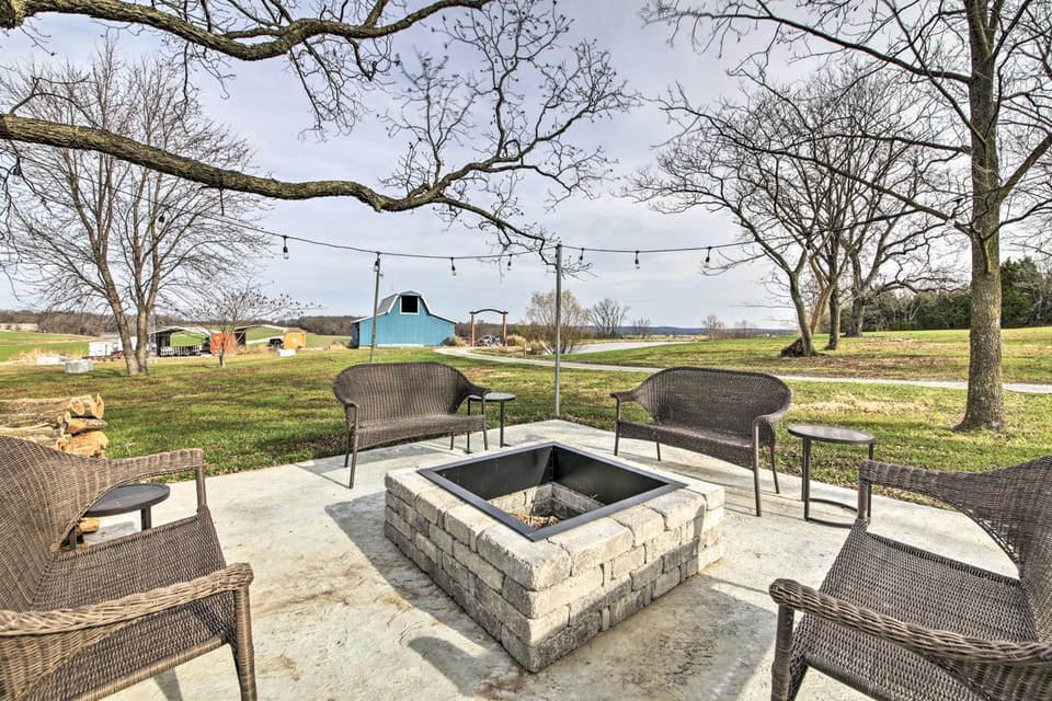 Farm-Style Ste. Genevieve Retreat w/ Fire Pit! House in Ozark Mountains