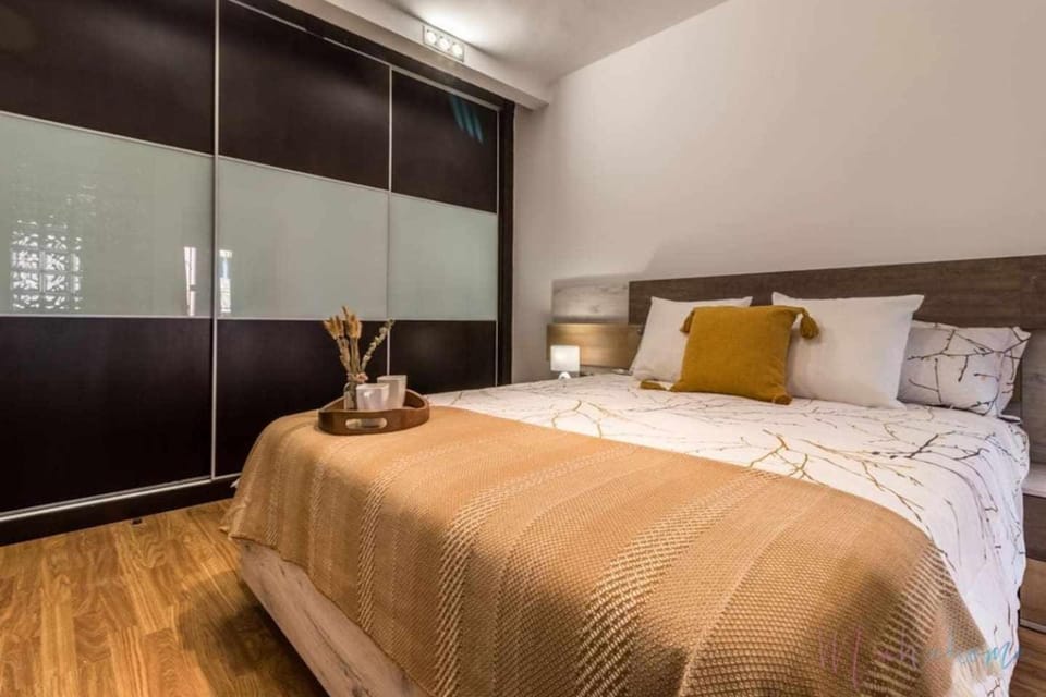 Lujo a tu alcance con spa y garaje, pleno centro Apartment in Huelva