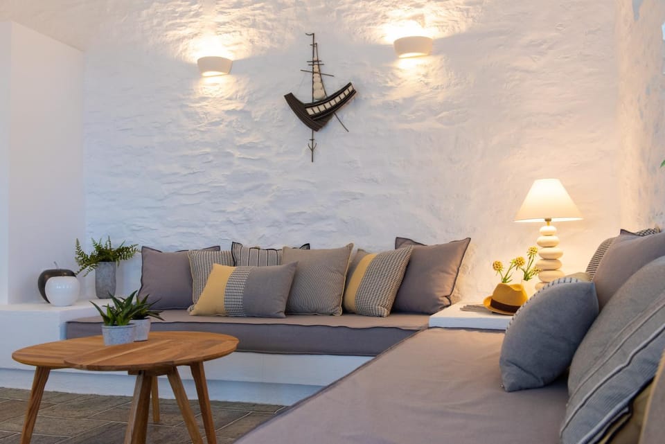NIREAS STONEHOUSE IN APOLLONIA SIFNOS House in Milos
