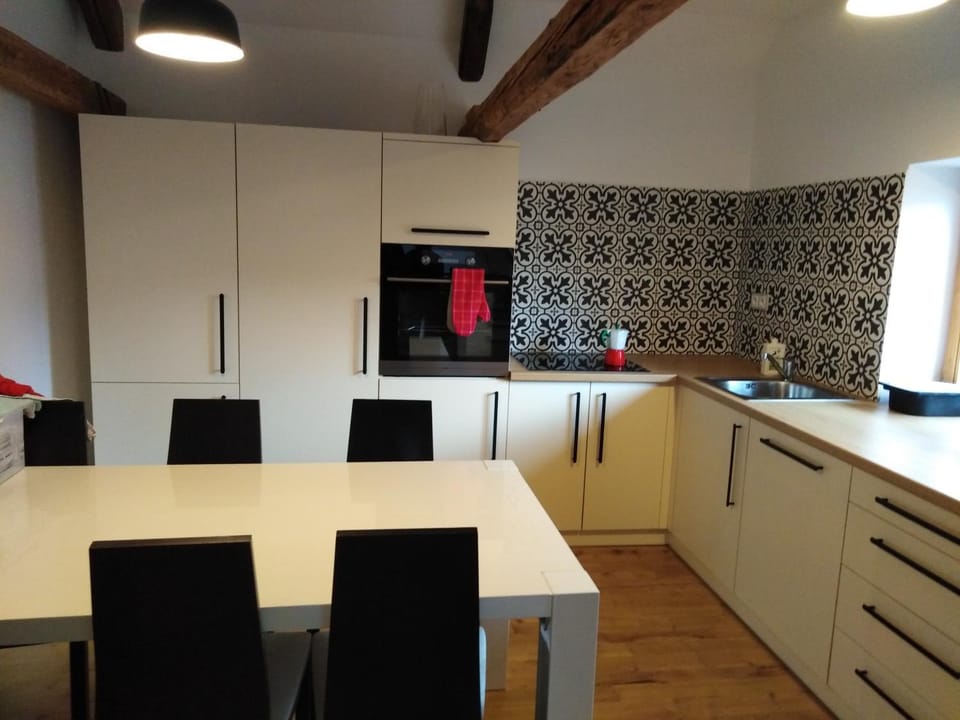 Kitchen or kitchenette, Dining area, dishwasher, pet friendly, stove