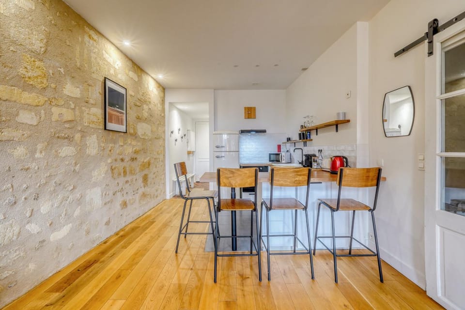 Kitchen or kitchenette, Seating area