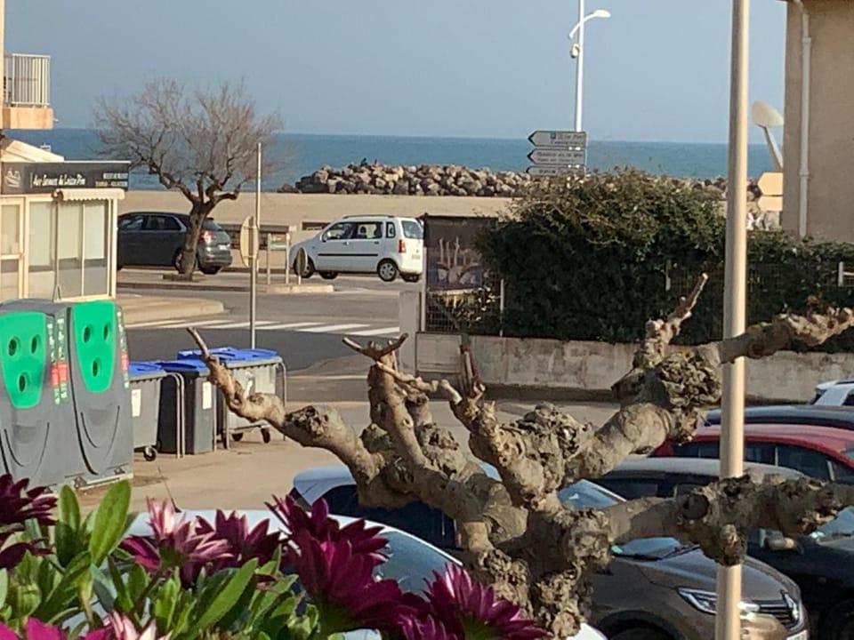 Natural landscape, Sea view, Location, Parking
