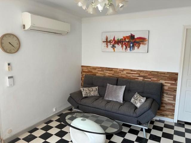 Living room, internet, air conditioner