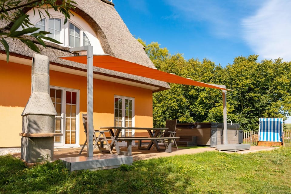 C 3 Reethaus Löwe mit Außenwhirlpool und Sauna House in Mecklenburg-Vorpommern, Germany
