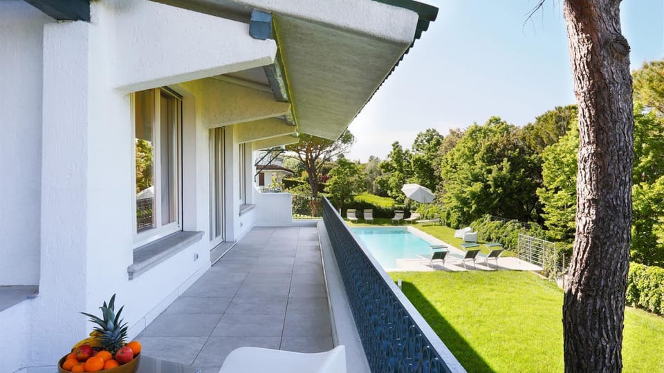 Balcony/Terrace, Garden view, Pool view
