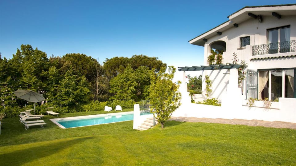 Property building, Garden, Swimming pool