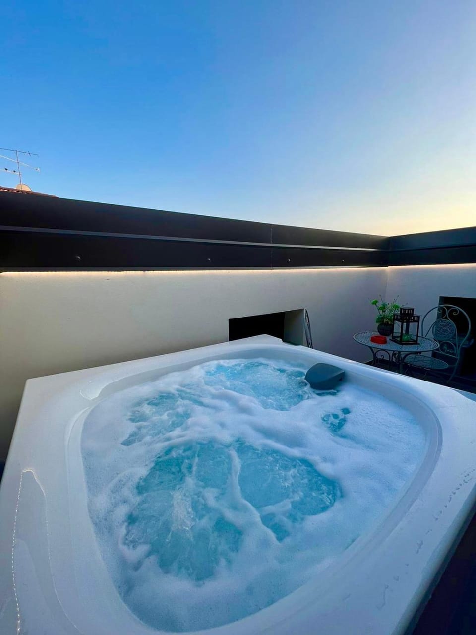 Day, Hot Tub, Swimming pool