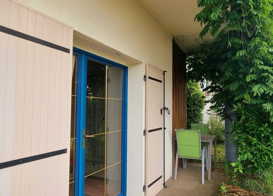Facade/entrance, Landmark view