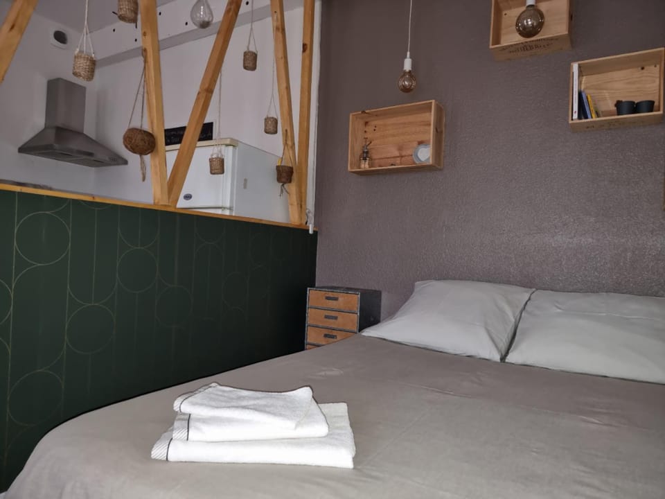TV and multimedia, Bedroom, storage, towels
