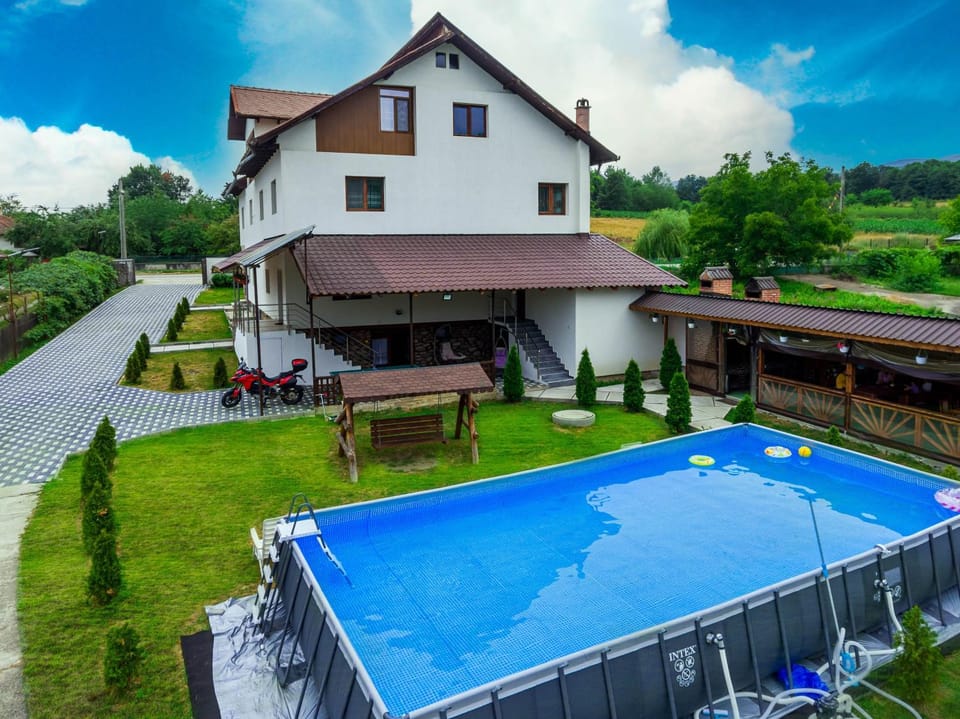 Pensiunea Day & Deny Bed and Breakfast in Romania