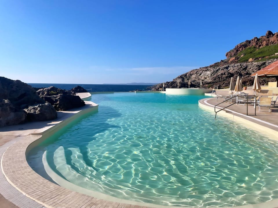 Restaurant/places to eat, Swimming pool