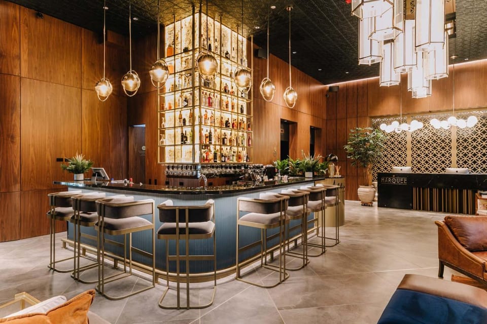 Restaurant/places to eat, Lounge or bar