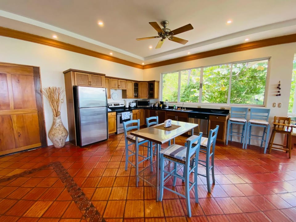 Casa Alegria, Ocean View, 4 bedroom Home Villa in Quepos