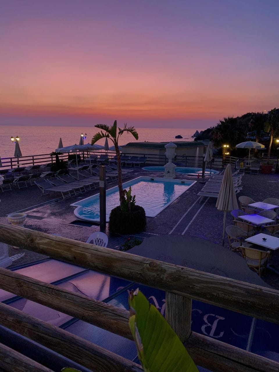 Balcony/Terrace, Lounge or bar, Pool view, Swimming pool, Sunset