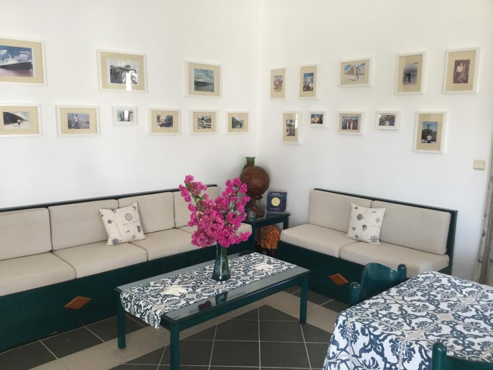 Papoulias Rooms Apartment in Islands