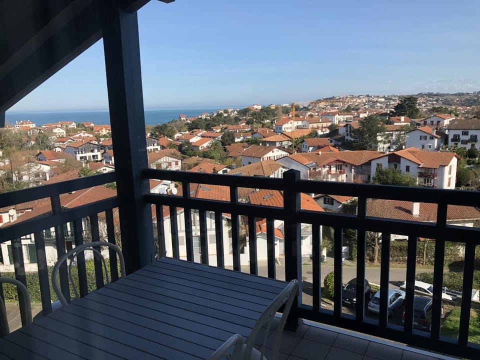 Appartement avec Terrasse et Piscine à Guéthary, Proche Plages - FR-1-239-604 Apartment in Bidart
