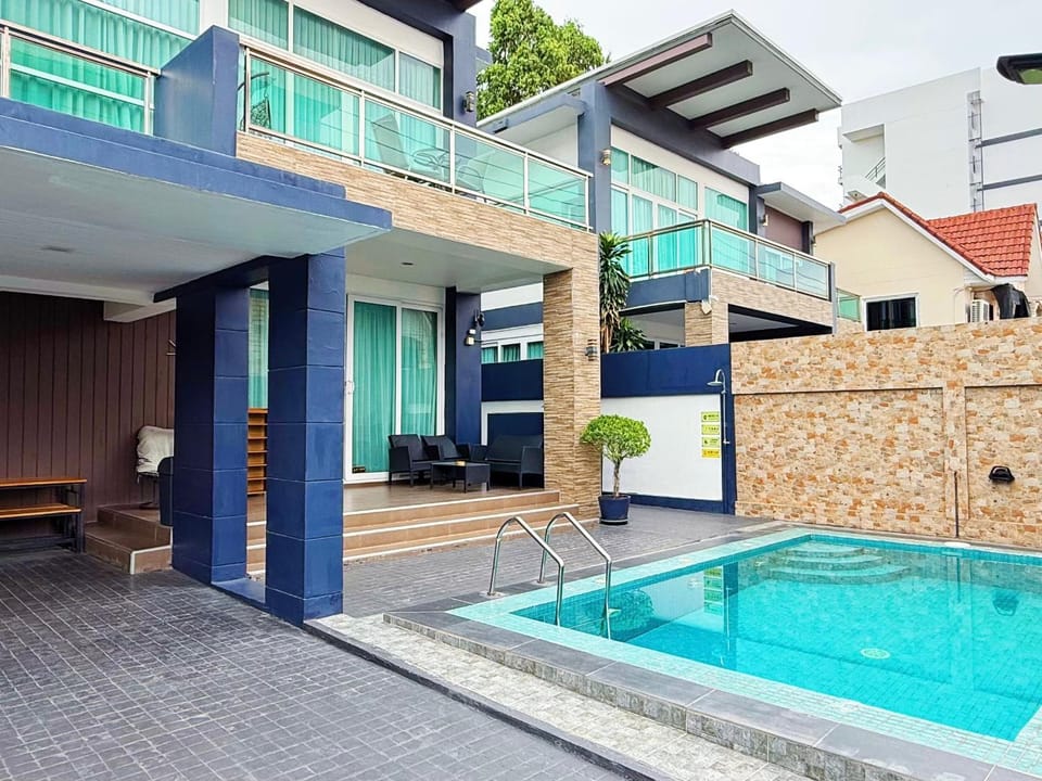 Property building, Pool view