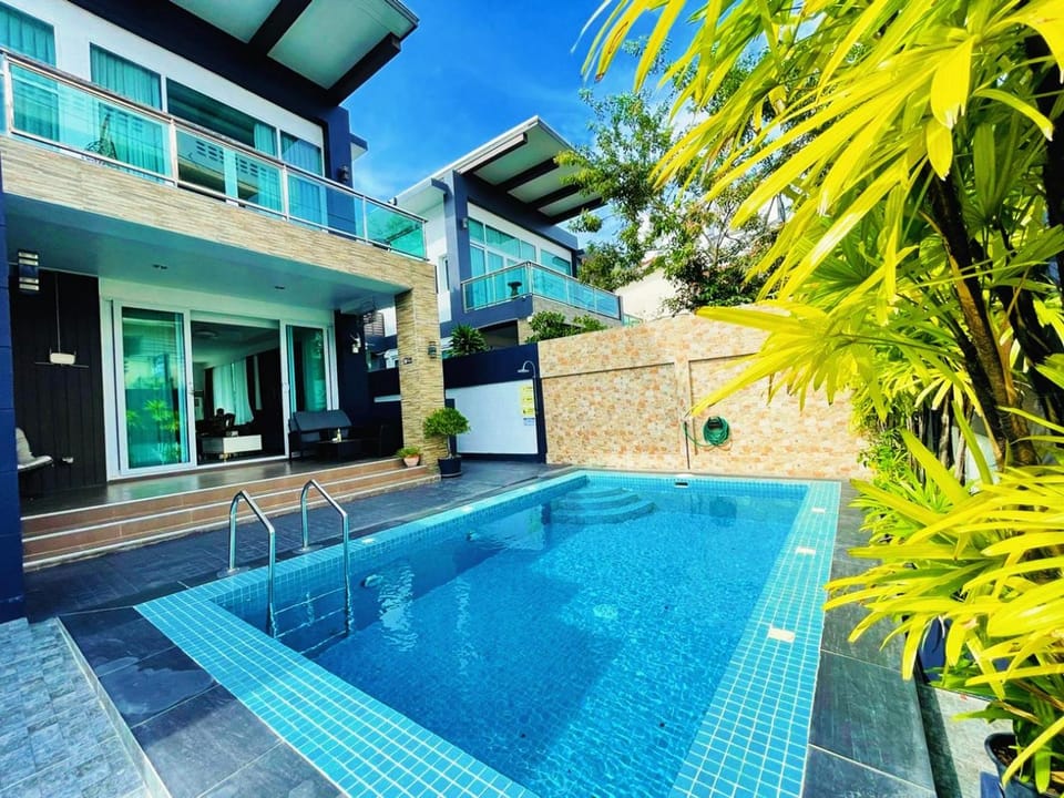 Property building, Pool view, Swimming pool