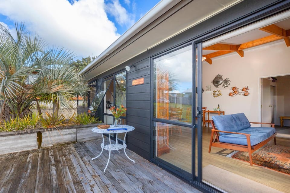 The Hideaway - Omaha Holiday Home House in Auckland Region