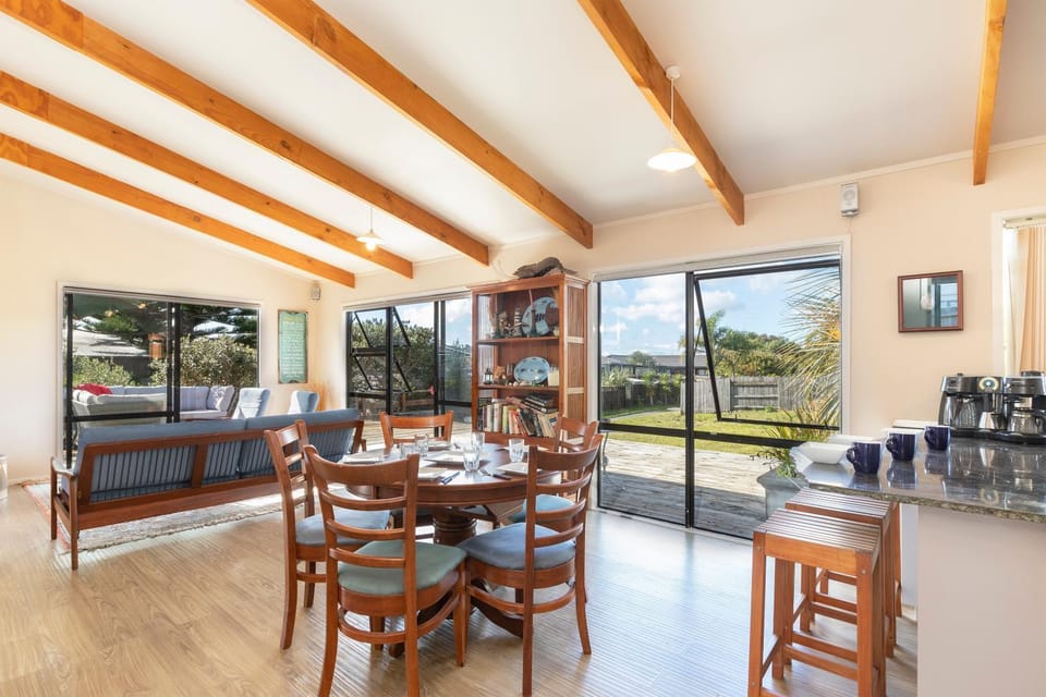 The Hideaway - Omaha Holiday Home House in Auckland Region
