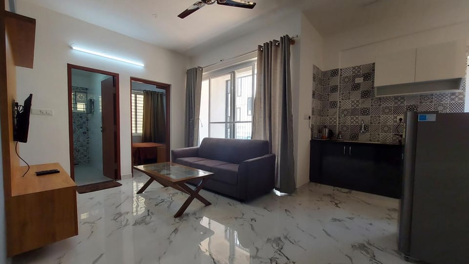 TV and multimedia, Coffee/tea facilities, Kitchen or kitchenette, Living room, Other, Photo of the whole room, Seating area, internet, microwave