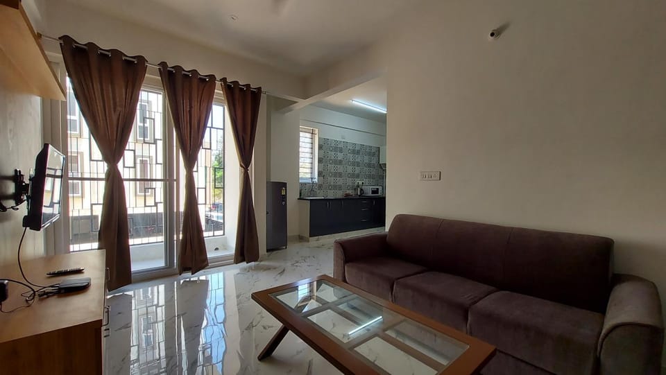 TV and multimedia, Living room, Seating area, Evening entertainment