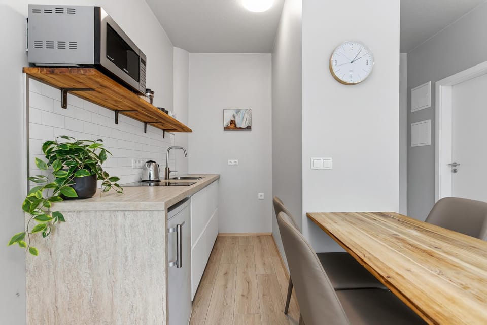 Kitchen or kitchenette, Dining area, microwave, stove