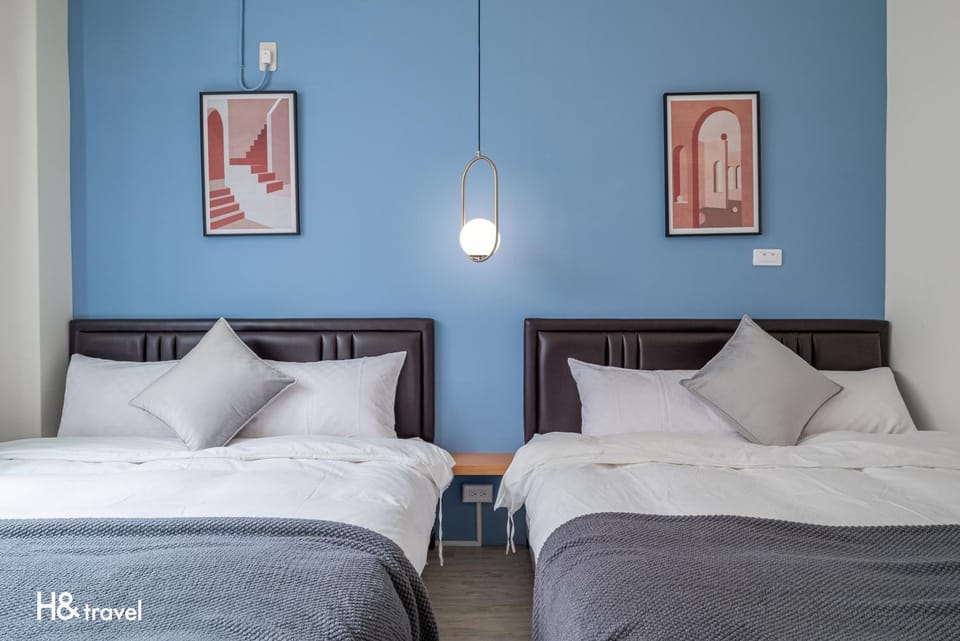 Bed, Decorative detail, Bedroom