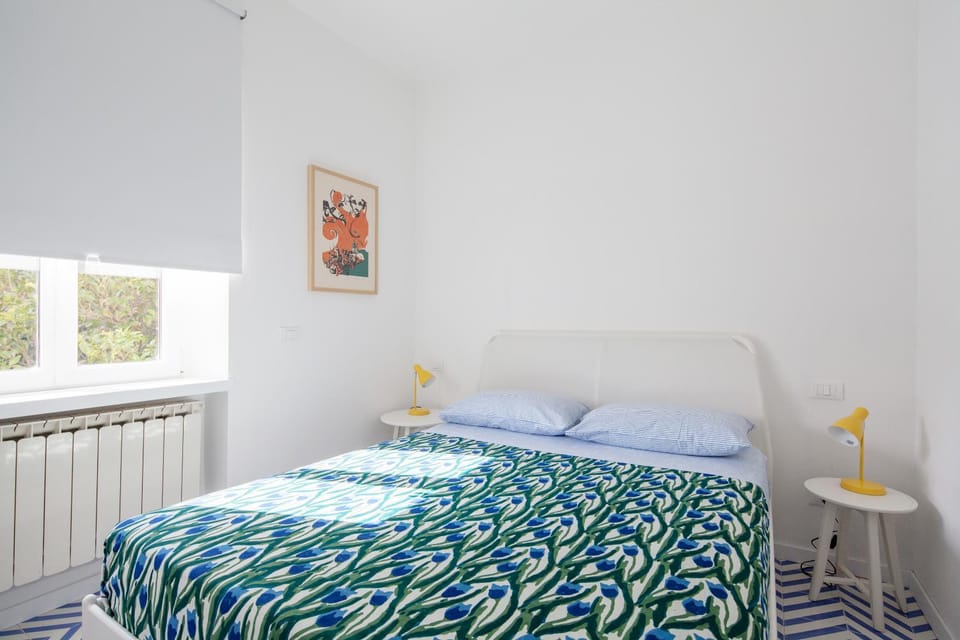 Bed, Bedroom, internet, wardrobe, air conditioner