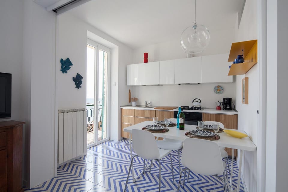 Kitchen or kitchenette, Dining area, pet friendly, stove