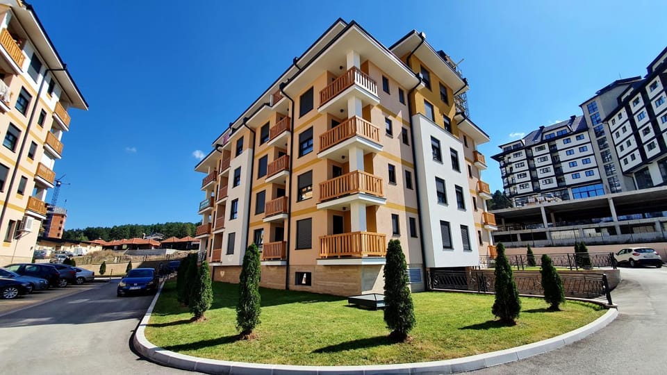 Property building, Neighbourhood