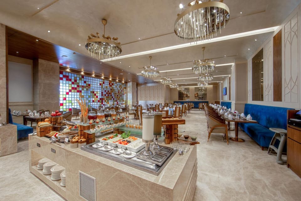 Restaurant/places to eat, Breakfast, Buffet breakfast